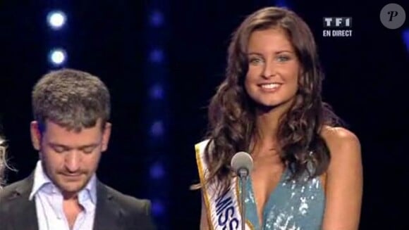 Miss France 2010, Malika Ménard, et Grégoire remettent le prix du groupe francophone de l'année !