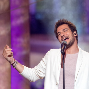 Exclusif - No Tabloids - Amir Haddad - Enregistrement de l'émission "La chanson de l'année" dans les jardins du Palais Royal à Paris, qui sera diffusée le 12 juin sur TF1. Le 11 juin 2020 © Cyril Moreau / Bestimage  Exclusive - No Web No Blog pour Belgique et Suisse 