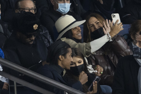 Gims et sa femme Demdem, Vitaa - People au match de Ligue 1 Uber Eats "PSG contre Monaco (2-0)" au Parc des Princes à Paris le 12 décembre 2021. © Cyril Moreau/Bestimage 