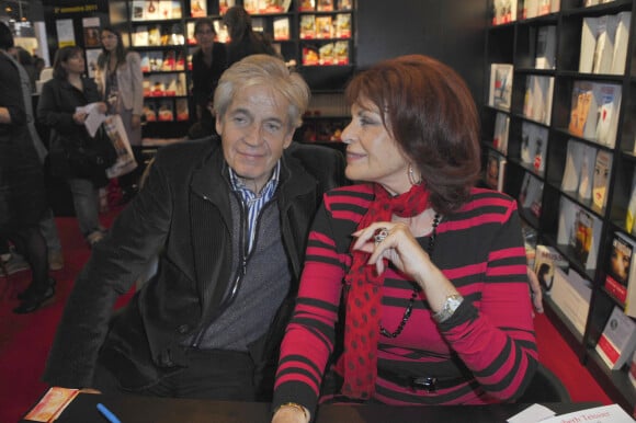 Elizabeth Teissier et son mari - 32e Salon du livre, Porte de Versailles à Paris. Le 18 mars 2012.