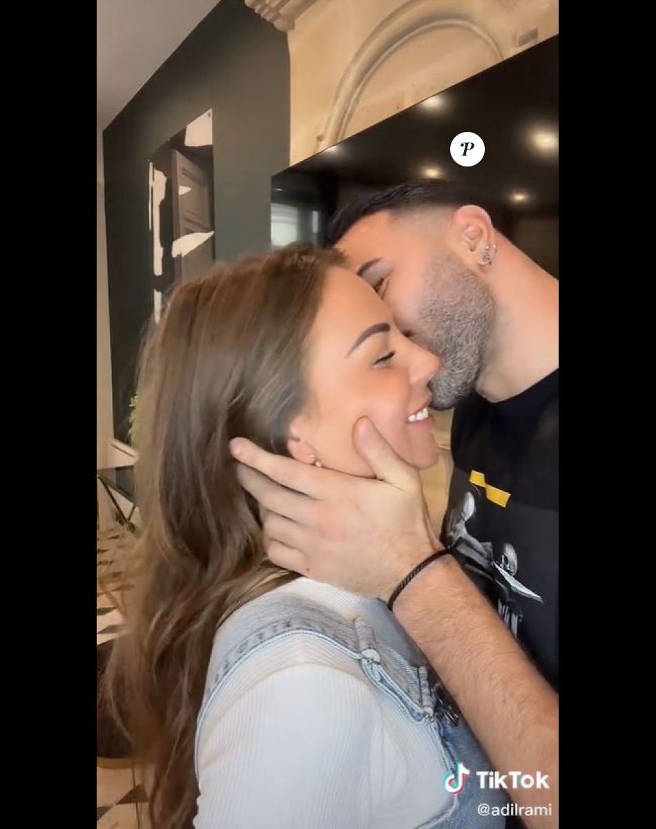 Adil Rami en couple avec Léna, vue dans "Les Marseillais" ou "Les Princes de l'amour"