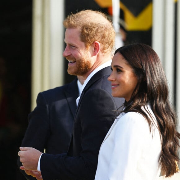 Le prince Harry, duc de Sussex, et Meghan Markle, duchesse de Sussex assistent à un engagement à la veille des Jeux Invictus 2020 aux Pays-Bas, à La Haye, le 15 avril 2022. 