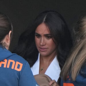 Le prince Harry, duc de Sussex, et Meghan Markle, duchesse de Sussex assistent à un engagement à la veille des Jeux Invictus 2020 aux Pays-Bas, à La Haye, le 15 avril 2022. 