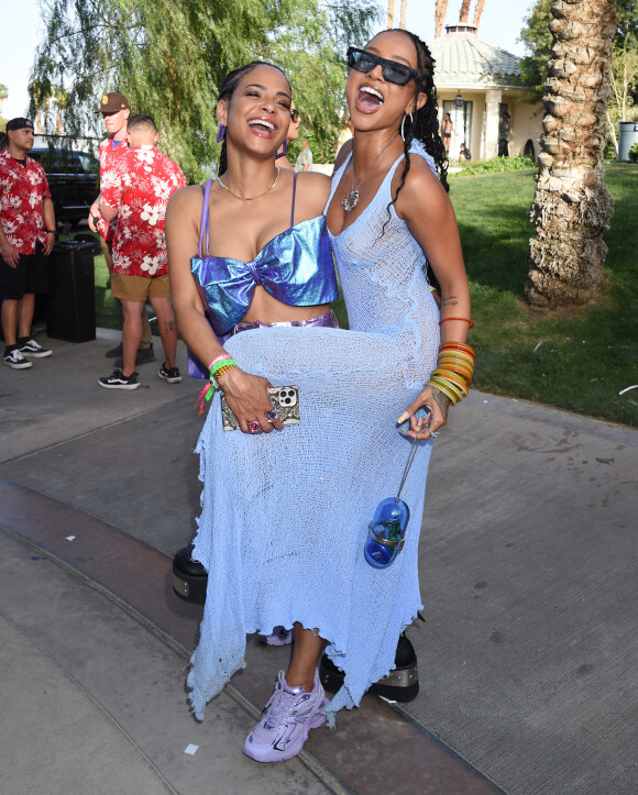 Christina Milian et Karrueche Tran au photocall du festival "Revolve 2022" à La Quinta, le 16 avril 2022. 