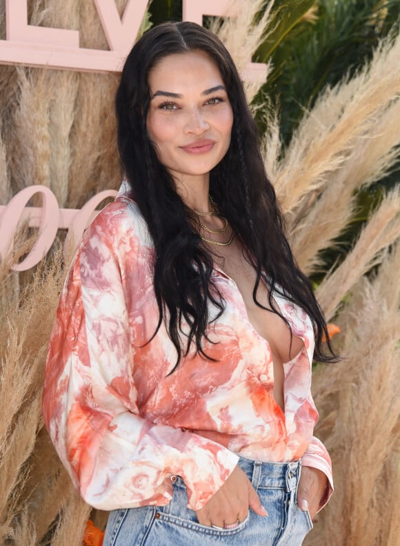 Shanina Shaik au photocall du festival "Revolve 2022" à La Quinta, le 16 avril 2022. 