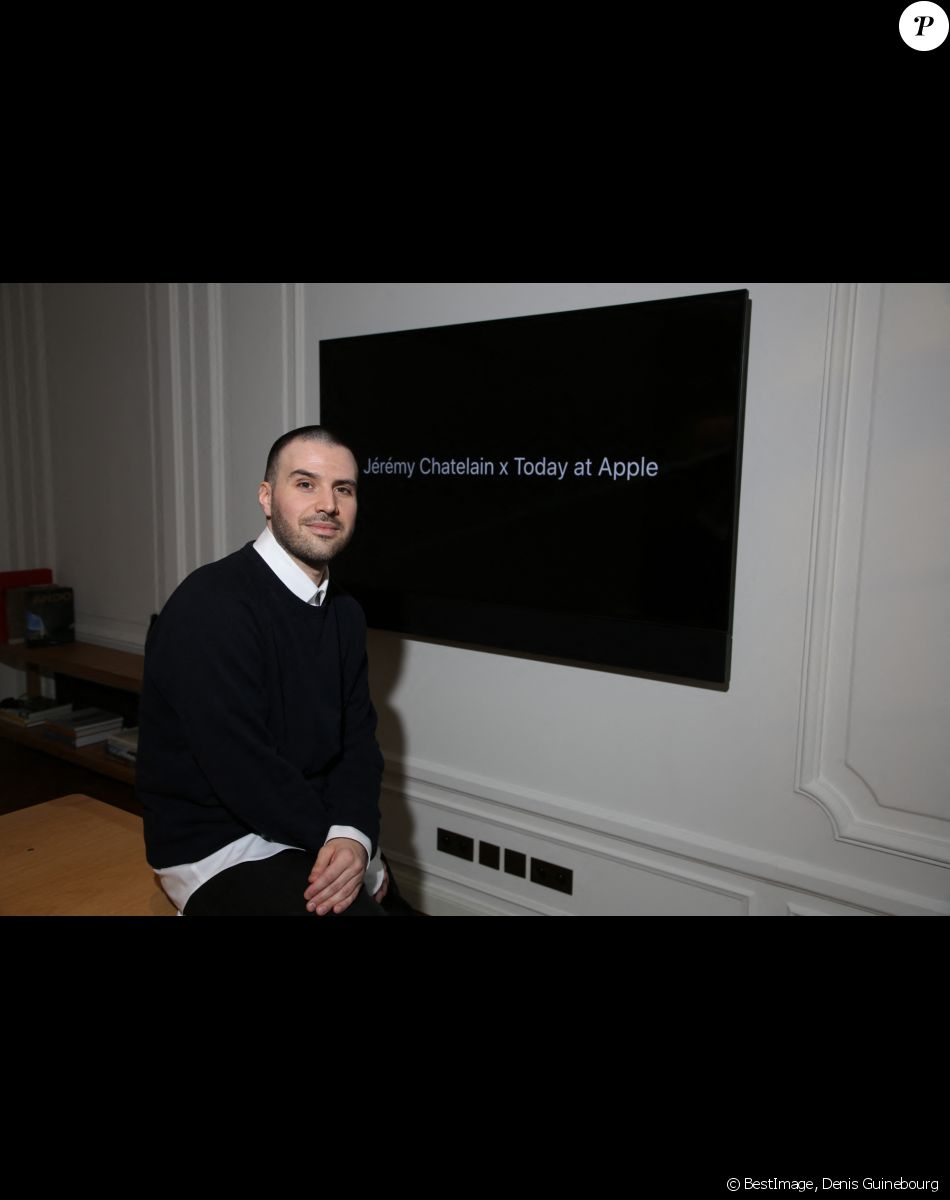 Exclusif - Jérémy Chatelain présente son nouveau clip "Carton à droite" en avant-première à l'Apple Store des Champs-Elysées à Paris le 21 mars 2019. © Denis Guinebourg / Bestimage