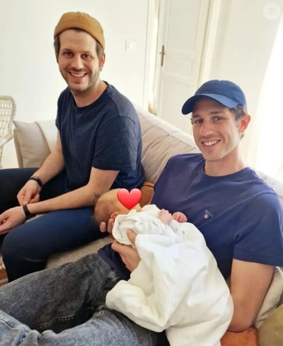 Alessandro Belmondo avec son petit frère Victor, tonton heureux avec son neveu Mahé. Pâques, avril 2022.