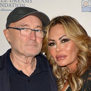 Phil Collins et sa compagne Orianne lors de la conférence de presse "Little Dreams Foundation" à Miami. Le 18 octobre 2017 