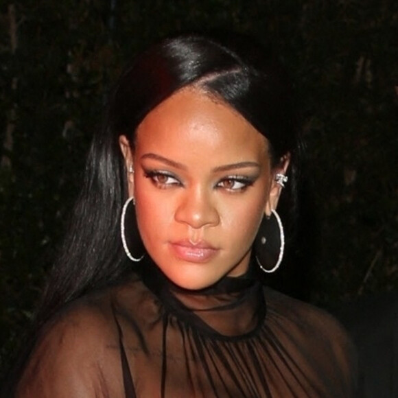 Rihanna, enceinte, arrive à l'after-party des Oscar de Jay-Z au Château Marmont à Los Angeles, où elle a fait la fête jusqu'à cinq heures du matin 