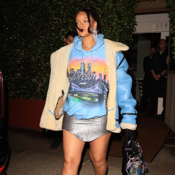 Rihanna enceinte a dîné au restaurant Giorgio Baldi à Santa Monica le 15 mars 2022. 