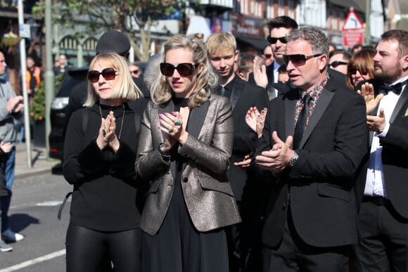 Kelsey Hardwick (femme de Tom Parker) lors des obsèques de Tom Parker du groupe The Wanted en l'église Saint François d'Assise à Orpington, Londres, Royaume Uni, le 20 avril 2022. Le chanteur membre du groupe The Wanted, est décédé à l'âge de 33 ans après avoir reçu un diagnostic de tumeur cérébrale inopérable. 