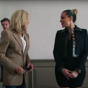 Capture d'écran de l'interview exclusive d'Emmanuel Macron par Magali Berdah. Cette dernière a rencontré son épouse Brigitte Macron