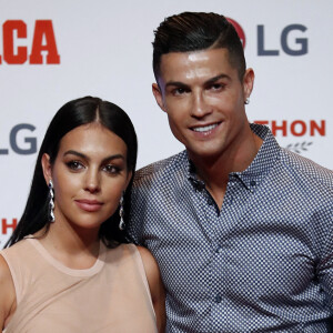Cristiano Ronaldo et sa compagne Georgina Rodriguez assistent au Prix Marca Leyenda à Madrid en Espagne. 