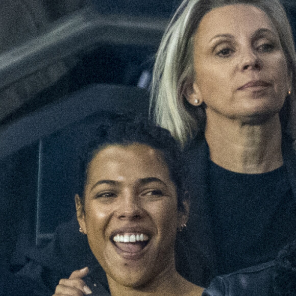 Zita Hanrot et son compagnon Ambroise Sabbagh et Rayane Bensetti - People au match de football ligue 1 Uber Eats PSG - Montpellier (2-0) au Parc des Princes à Paris le 25 septembre 2021