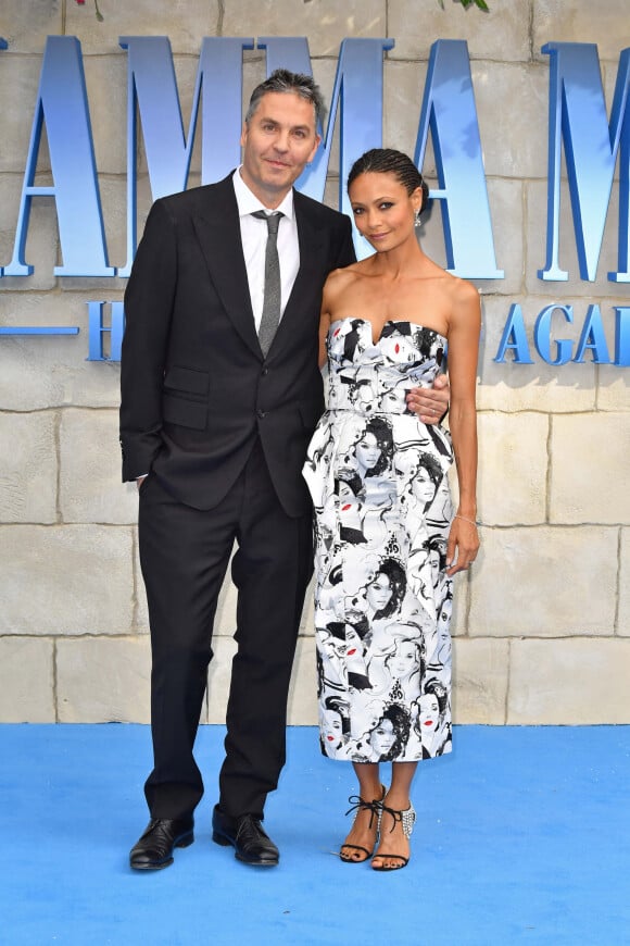 Ol Parker et sa femme Thandie Newton (Thandiwe) à la première de "Mamma Mia! Here We Go Again" au cinéma Eventim Apollo à Londres, le 16 juillet 2018.