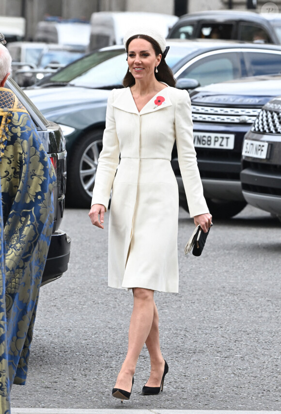 Catherine (Kate) Middleton, duchesse de Cambridge, assiste à un service à l'abbaye de Westminster commémorant l'Anzac Day à Londres, le 25 avril 2022. 