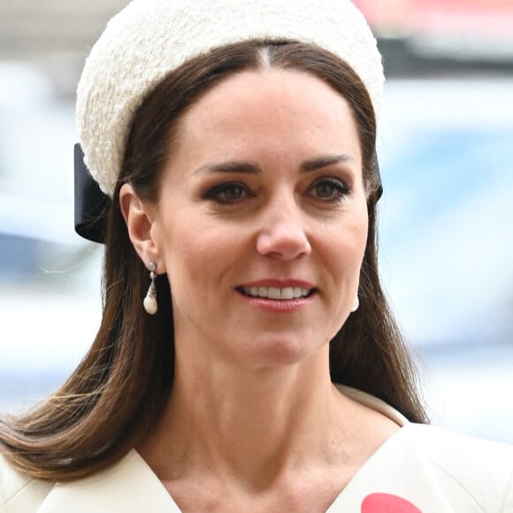 Catherine (Kate) Middleton, duchesse de Cambridge, assiste à un service à l'abbaye de Westminster commémorant l'Anzac Day à Londres, le 25 avril 2022.