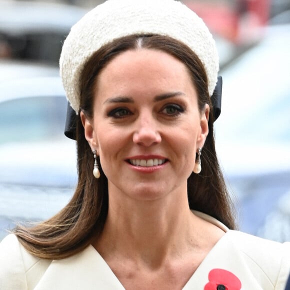 Catherine (Kate) Middleton, duchesse de Cambridge, assiste à un service à l'abbaye de Westminster commémorant l'Anzac Day à Londres, le 25 avril 2022.