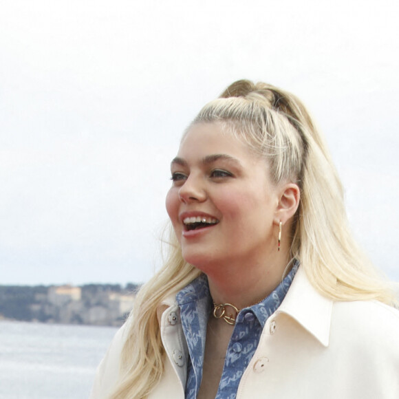 Louane Emera - Photocall de la série "Visions" lors de la 5ème saison du festival International des Séries "Canneseries" à Cannes, France, le 3 avril 2022. © Denis Guignebourg/Bestimage 