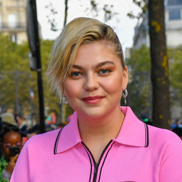 Louane Emera arrive au défilé de mode Miu Miu lors de la Fashion Week printemps/été 2022 à Paris, France, le 5 octobre 2021. © Veeren Ramsamy-Christophe Clovis/Bestimage 