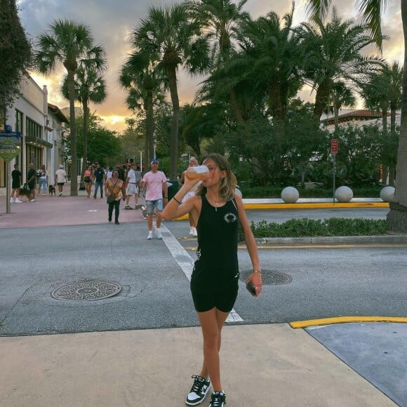 Sasha Nikolic, la fille de Filip Nikolic et Valérie Bourdin, sculpturale, en vacances à Miami