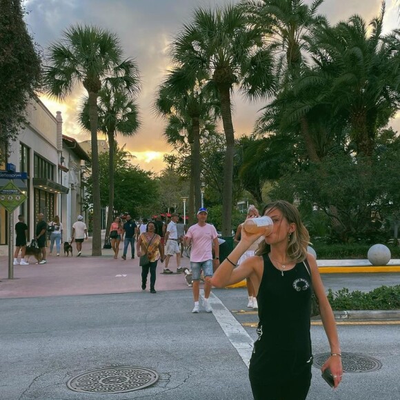Sasha Nikolic, la fille de Filip Nikolic et Valérie Bourdin, sculpturale, en vacances à Miami