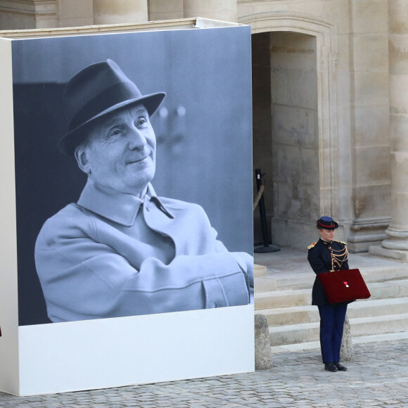 Fabrice Luchini, Muriel Robin et Pierre Arditi (qui ont pris la parole à l'occasion de son hommage) - Cérémonie d'hommage national à l'Hôtel national des Invalides en hommage à Michel Bouquet décédé le 13 avril 2022. Paris le 27 avril 2022. Michel Bouquet a été inhumé dans la plus stricte intimité le 15/04/2022 à Étais-la Sauvin dans l'Yonne. © Domnique Jacovides / Bestimage