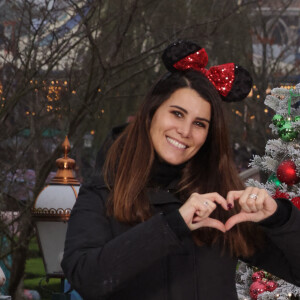 Karine Ferri - Les célébrités fêtent Noël à Disneyland Paris en novembre 2021. La féérie de Noël brille de mille feux à Disneyland Paris ! Pour célébrer l'ouverture de la saison, plusieurs célébrités se sont retrouvées au Parc pour découvrir les festivités les plus magiques d'Europe et rencontrer les Personnages Disney dans leur plus beaux habits de Noël. © Disney via Bestimage