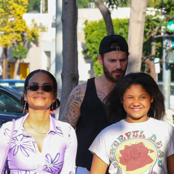 Exclusif - Christina Milian fait du shopping avec sa fille Violet et son mari Matt Pokora (M. Pokora) à Los Angeles le 6 avril 2022.