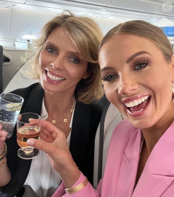 Amandine Petit et Sylvie Tellier dans l'avion partent pour la semaine d'intégration de Diane Leyre @ Instagram / Amandine Petit