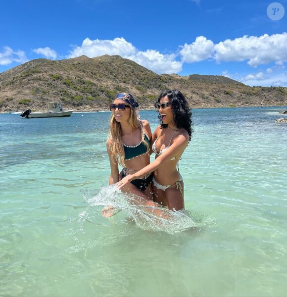 Clémence Botino et Amandine Petit profitent des Antilles pendant la semaine d'intégration de Diane Leyre @ Instagram / Clémence Botino