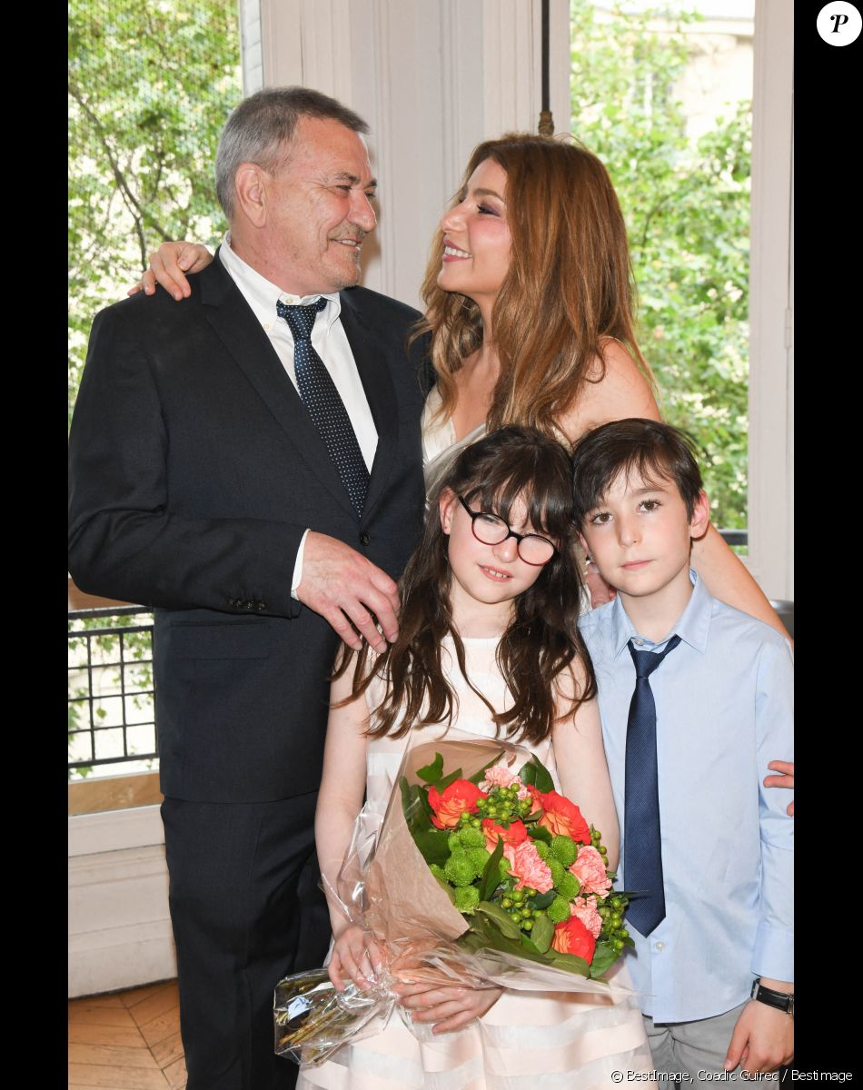 Exclusif Jean-Marie Bigard, sa femme Lola Marois et leurs enfants Bella et Jules - Jean-Marie Bigard et Lola Marois lors de la cérémonie oecuménique à l'occasion du renouvellement de leurs voeux pour leur 10 ans de mariage. Le 27 mai 2021 © Coadic Guirec / Bestimage
