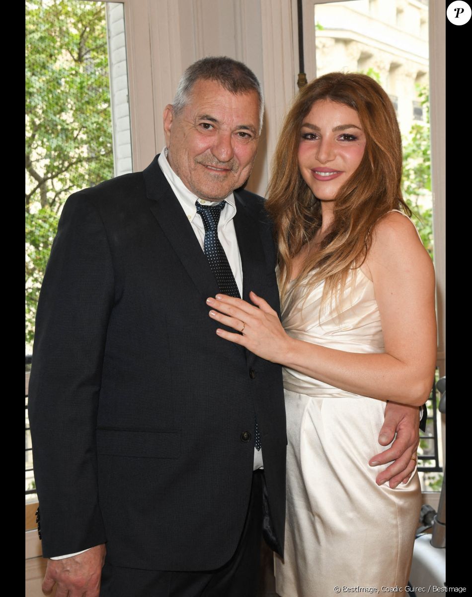 Exclusif - Jean-Marie Bigard et sa femme Lola Marois - Jean-Marie Bigard et Lola Marois lors de la cérémonie oecuménique à l'occasion du renouvellement de leurs voeux pour leur 10 ans de mariage. © Coadic Guirec / Bestimage