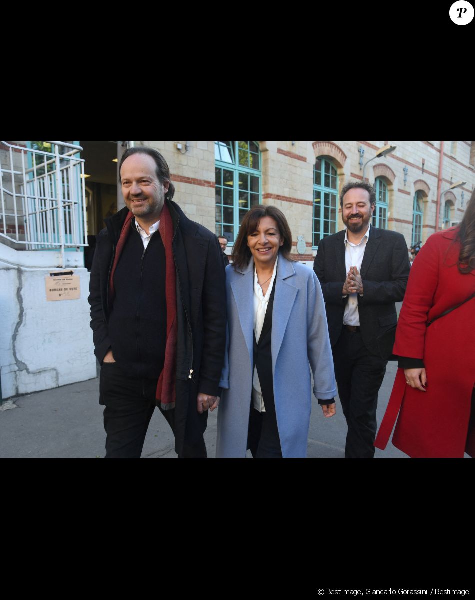 Jean-Marc Germain, le mari de Anne Hidalgo - Anne Hidalgo, maire de Paris et candidate PS pour l'élection présidentielle 2022 vote à Paris pour le premier tour le 10 avril 2022. © Giancarlo Gorassini / Bestimage