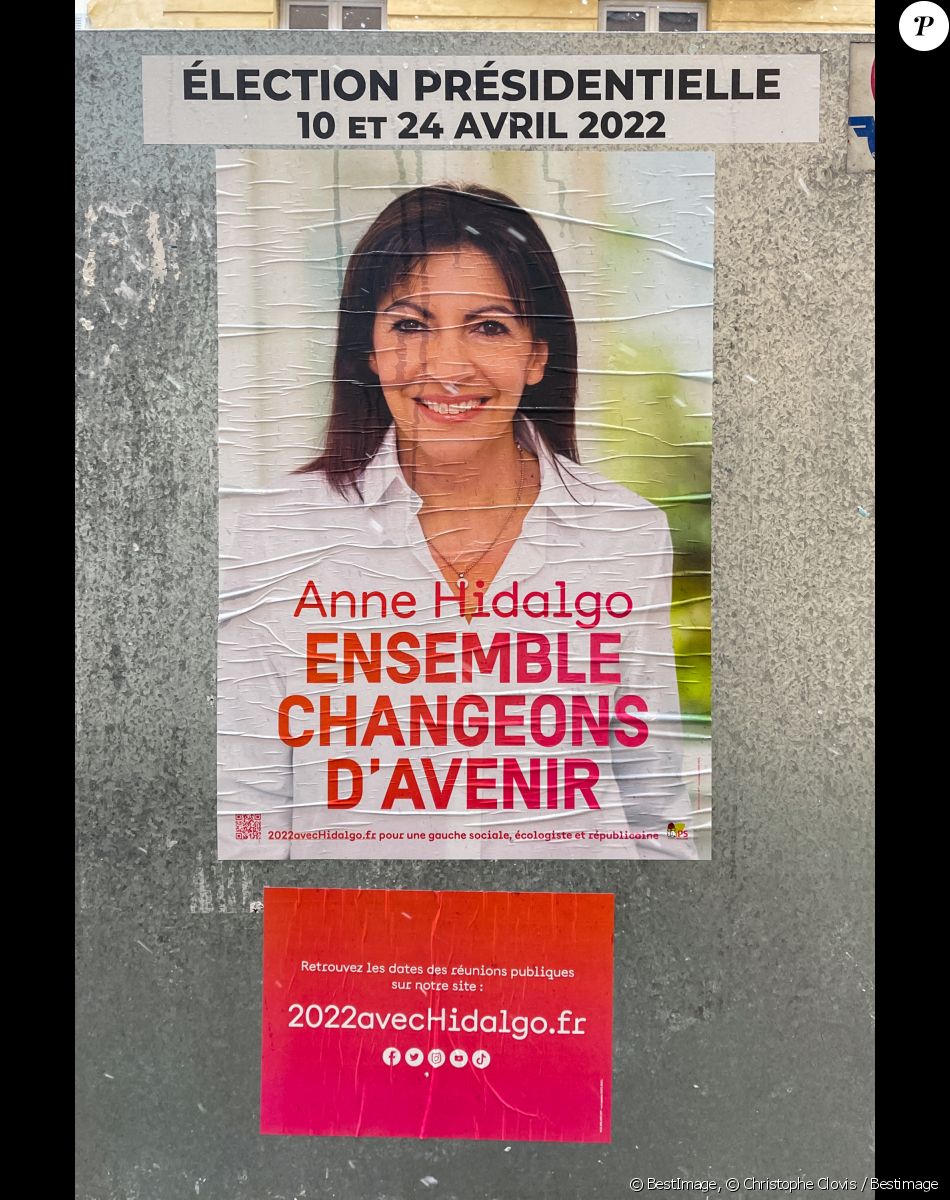 Anne Hidalgo - Illustrations des affiches des candidats à l'élection présidentielle 2022 à Paris le 1er avril 2022. © Christophe Clovis / Bestimage