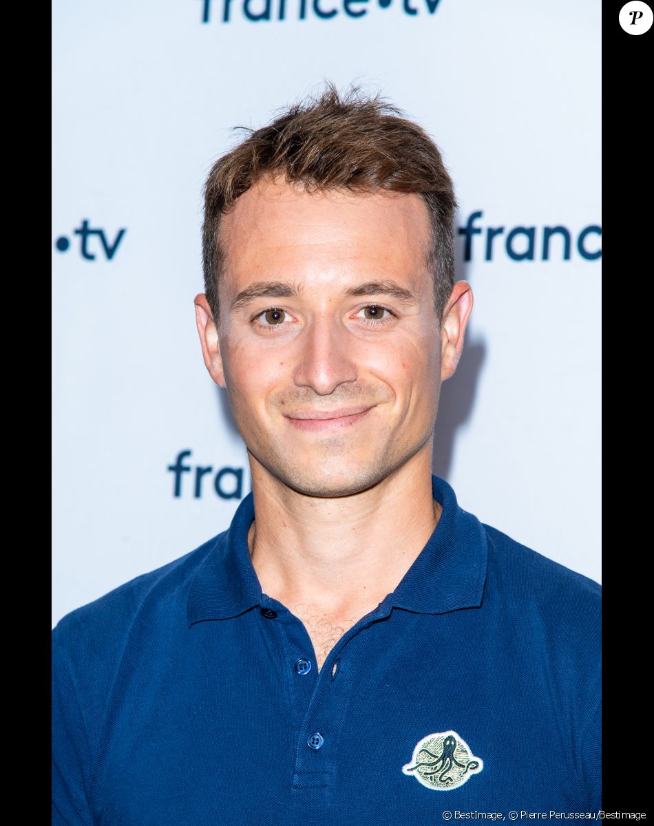 Hugo Clément lors du photocall dans le cadre de la conférence de presse de France Télévisions au Pavillon Gabriel à Paris, France © Pierre Perusseau/Bestimage