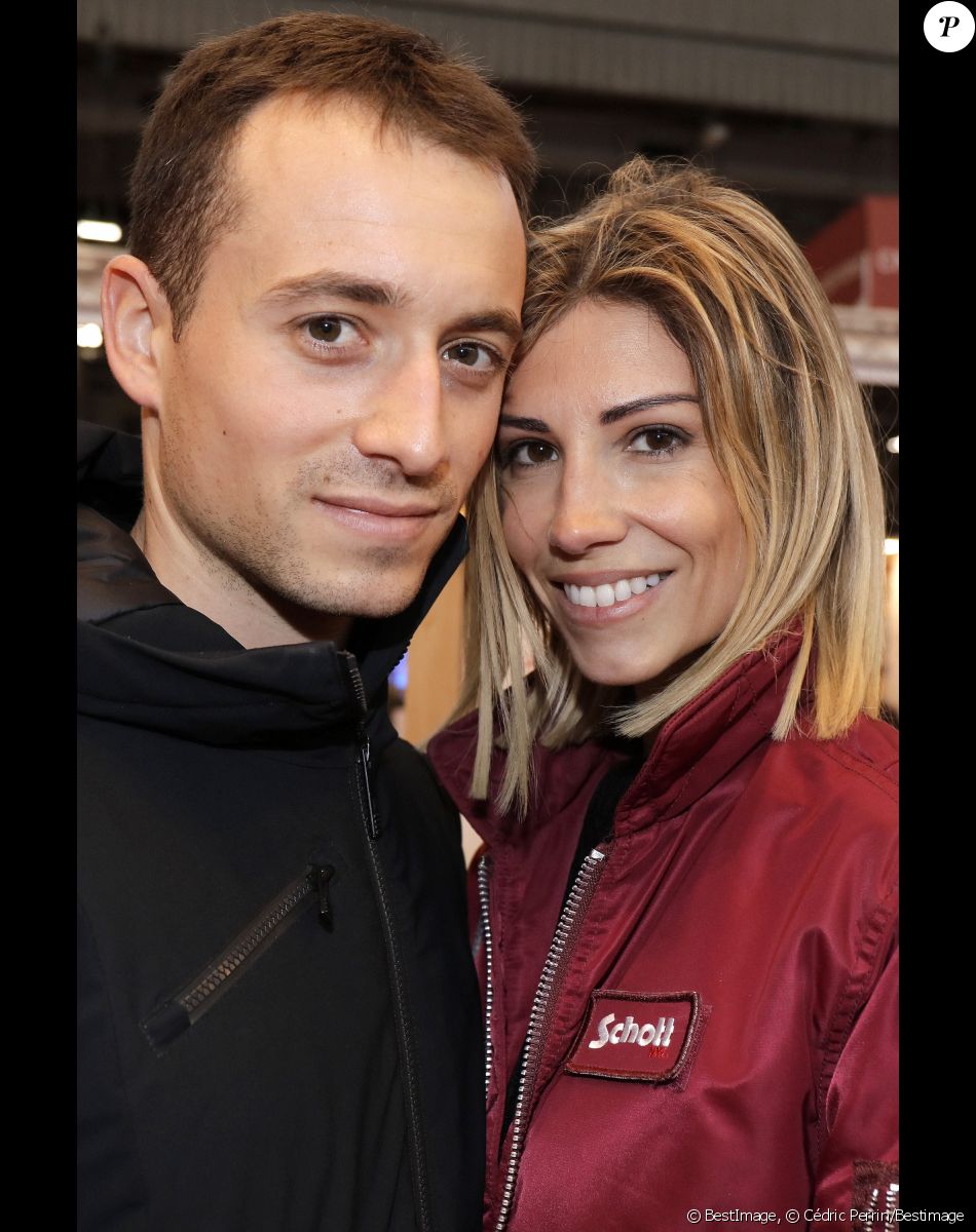 (Info : Alexandra Rosenfeld a accouché d'une petite fille) - Hugo Clément et sa compagne Alexandra Rosenfeld (Miss France 2006) - Salon du livre de Paris le 16 mars 2019. © Cédric Perrin/Bestimage