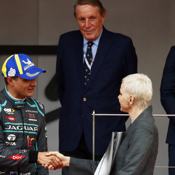 Mitch Evans, la princesse Charlene de Monaco - Remise des prix du championnat du "Monaco ePrix" à Monaco. Le 30 avril 2022 © Motorsport Images / Panoramic / Bestimage
