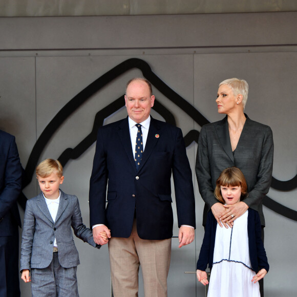 Le prince Albert II, la princesse Charlene de Monaco et leurs enfants, la princesse Gabriella et le prince Jacques - Remise des prix du championnat du "Monaco ePrix" à Monaco. Le 30 avril 2022 © Bruno Bebert / Bestimage
