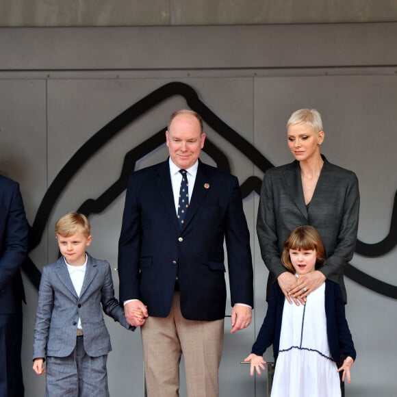 Le prince Albert II, la princesse Charlene de Monaco et leurs enfants, la princesse Gabriella et le prince Jacques - Remise des prix du championnat du "Monaco ePrix" à Monaco. Le 30 avril 2022 © Bruno Bebert / Bestimage