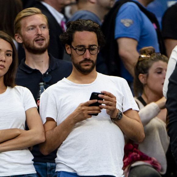 Thomas Hollande et sa compagne Emilie Broussouloux - People lors de la finale du Top 14 français entre Montpellier et Castres au Stade de France à Paris, le 2 juin 2018. © Pierre Perusseau/Bestimage 