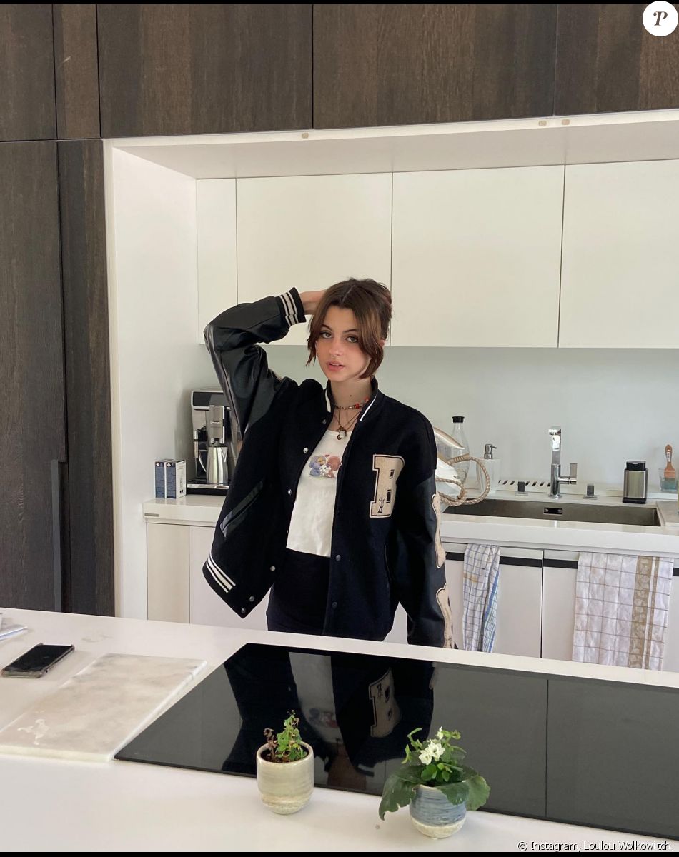 Lou Wolkowitch, la fille de Fanny Gilles et Bruno Wolkowitch, est comédienne et mannequin à 16 ans.