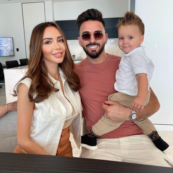 Nabilla, comblée par son mari Thomas Vergara et leur fils Milann.