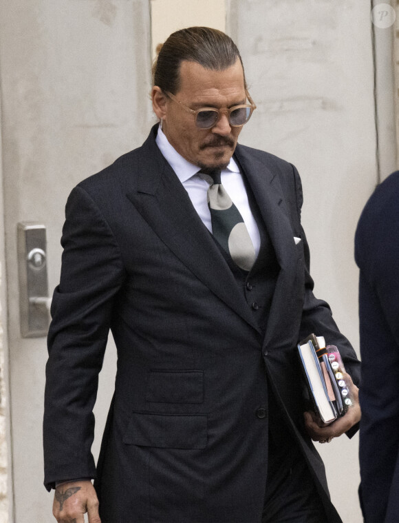 Johnny Depp à la sortie du tribunal de Fairfax, le 26 avril 2022. 