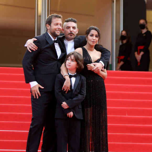 Joachim Lafosse, Gabriel Merz Chammah (petit-fils de I.Huppert), Leïla Bekhti, Damien Bonnard - Montée des marches du film " Les intranquilles " lors du 74ème Festival International du Film de Cannes. Le 16 juillet 2021 © Borde-Jacovides-Moreau / Bestimage 