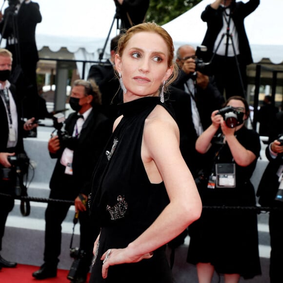 Lolita Chammah - Montée des marches du film " Les intranquilles " lors du 74ème Festival International du Film de Cannes. Le 16 juillet 2021 © Borde-Jacovides-Moreau / Bestimage 