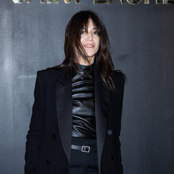 Charlotte Gainsbourg - Photocall du défilé Saint-Laurent Prêt-à-porter Automne/Hiver 2022/2023 dans le cadre de la Fashion Week de Paris, le 1er mars 2022. © Olivier Borde /Bestimage