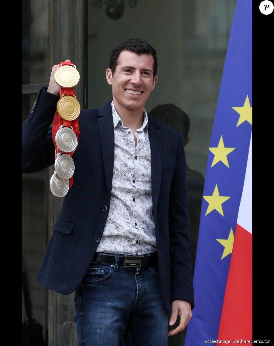 Le Français Quentin Fillon Maillet, cinq fois médaillé, aux Jeux paralympiques d'hiver de Pékin en 2022 - Arrivée des médaillés olympiques et paralympiques, de leurs entraineurs et des représentants du mouvement sportif au palais de l'Elysée, Paris, France, le 29 mars 2022. © Stéphane Lemouton/Bestimage