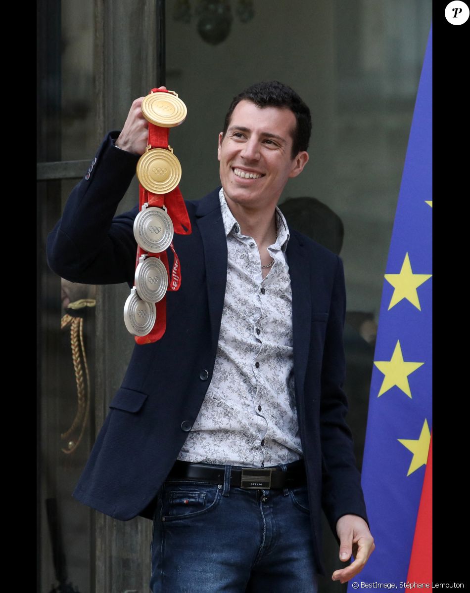Le Français Quentin Fillon Maillet, cinq fois médaillé, aux Jeux paralympiques d'hiver de Pékin en 2022 - Arrivée des médaillés olympiques et paralympiques, de leurs entraineurs et des représentants du mouvement sportif au palais de l'Elysée, Paris, France, le 29 mars 2022. © Stéphane Lemouton/Bestimage