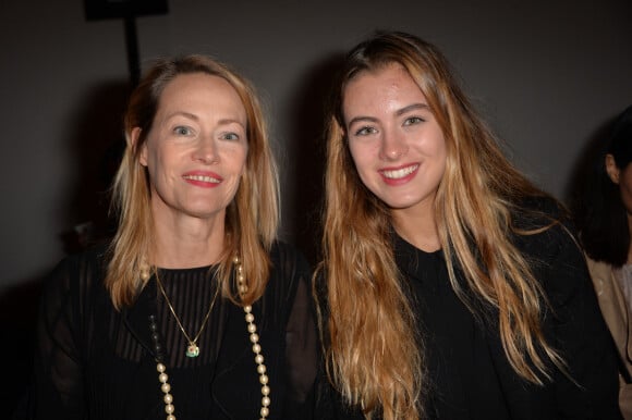 Gabrielle Lazure et sa fille Emma Canot - People au défilé de mode "Guy Laroche", collection prêt-à-porter printemps-été 2016, à Paris. Le 30 septembre 2015 